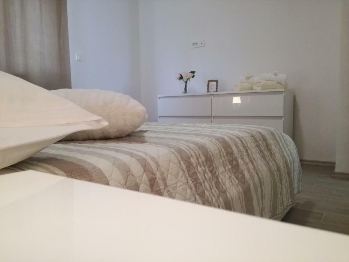 Ivana Szybenik Zewnętrze zdjęcie