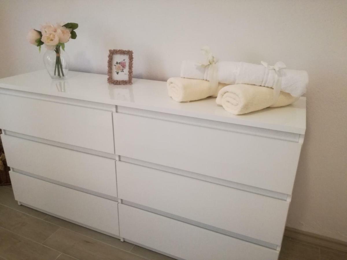 Ivana Szybenik Zewnętrze zdjęcie
